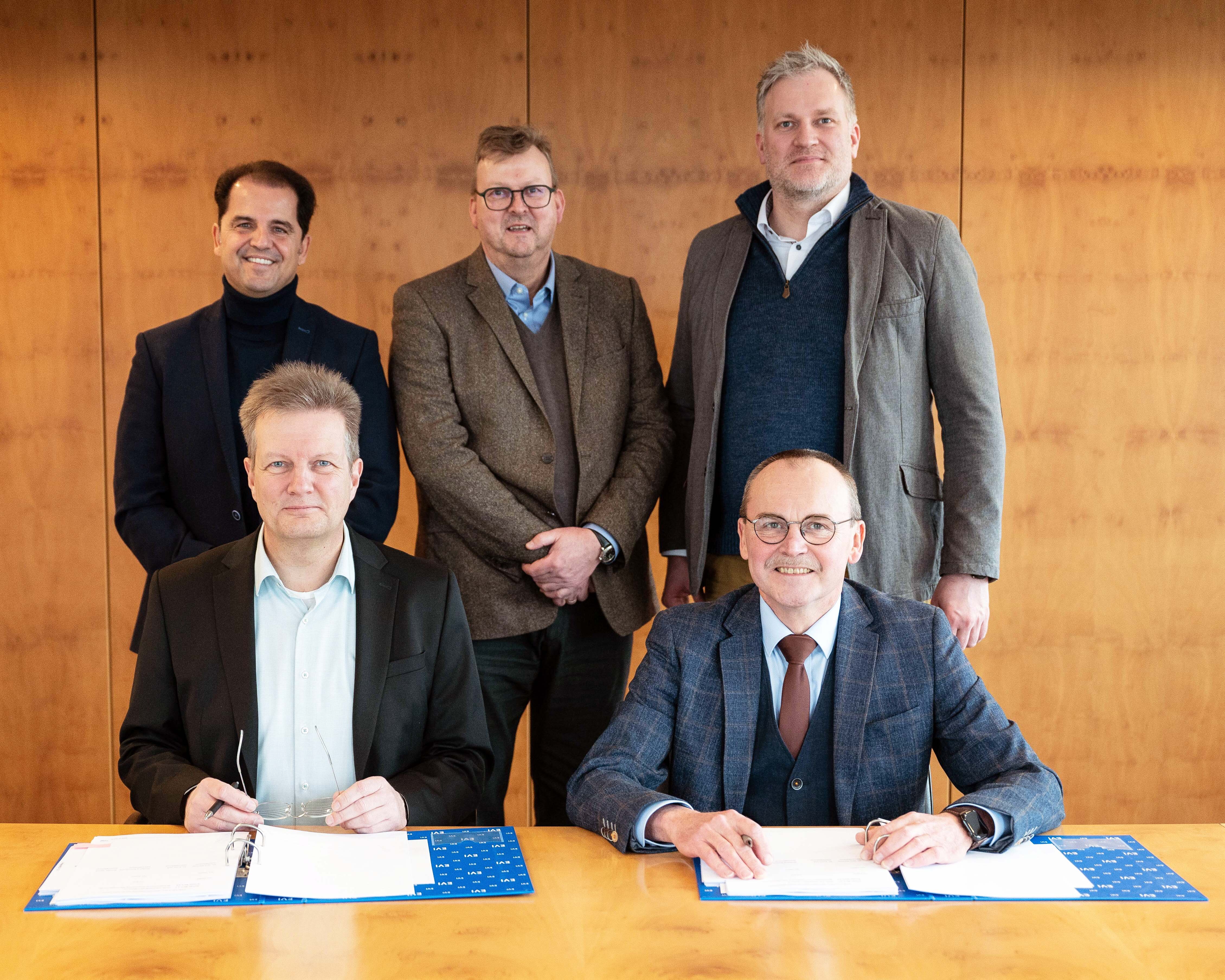 Hintergrundbild für Artikel: Für die Zukunft der Fernwärmeversorgung: Die EVI schließt Wärmelieferungsvertrag mit der "Kommunale Nährstoffrückgewinnung Niedersachsen"